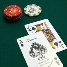 Tata letak roulette dengan berbagai opsi taruhan dan peluang pembayaran
